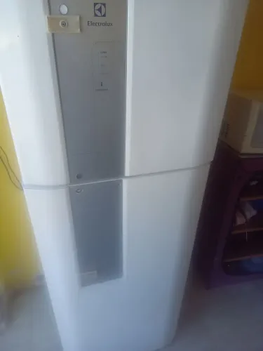 Vendo geladeira Electrolux 