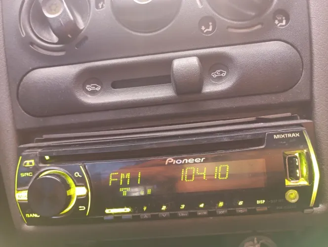 Rádio Pioneer MixTrax 