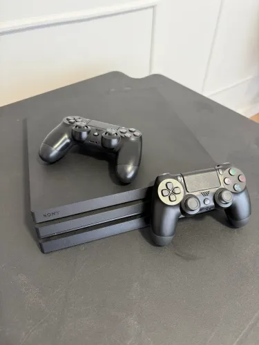Playstation 4 Pro - 875GB