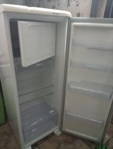 Geladeira seminova Eletrolux sem avaria