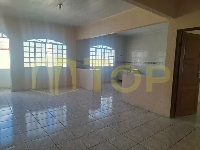 CASA AMPLA - IDEIAL PARA EMPRESAS - ALOJAMENTOS OU ESCRITORIO