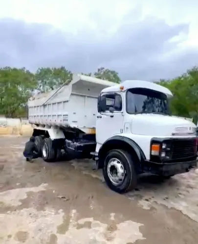 Caminhão Mercedes-Benz truck caçamba 1519, mecânica de 1630