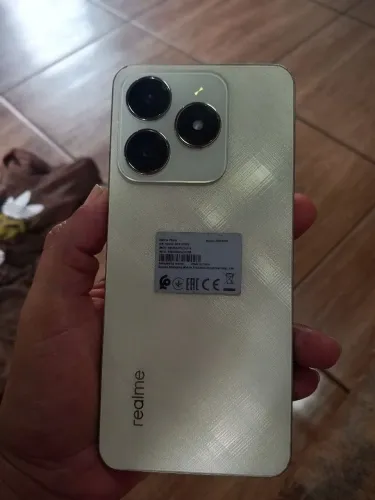 Realmente c61 256g 8 ram