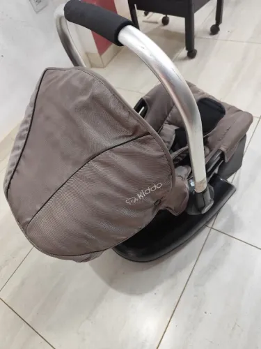 Bebê Conforto Kiddo Caracol + Base Veicular (Completo e Conservado)