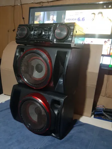 Vendo um som lg duas caixas Bluetooth duas caixas