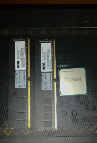 Ryzen 3 3200G + 2 pentes de memória ram ddr4 troco por celular 
