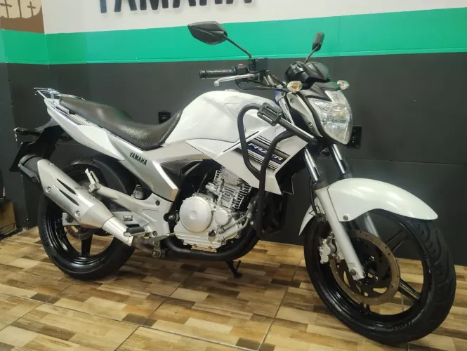 Fazer 250 2015 Gasolina Impecável Aceito Troca Financiamento até 48 x / Cartão até 21 x