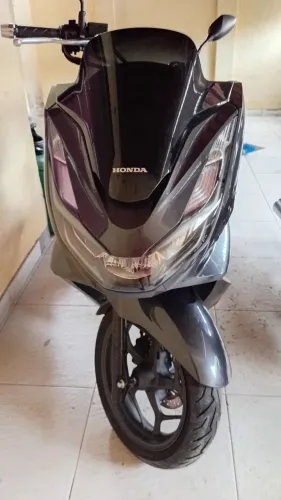 VENDO PCX160 PRETA .TUDO EM DIAS