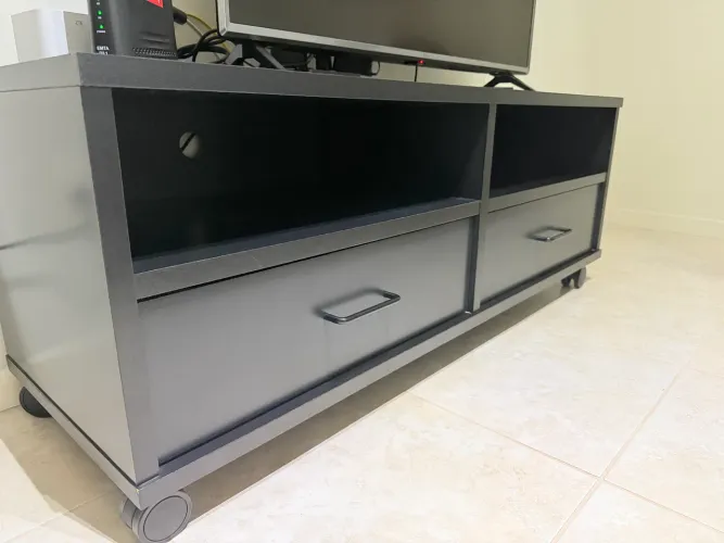 Rack Tok Stok - Preto, moderno e bem cuidado