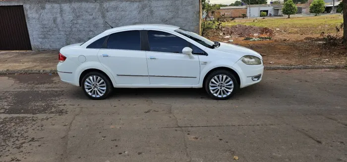 Fiat Linea Essence Dualogic 1.8 Flex 16V 4P 2013