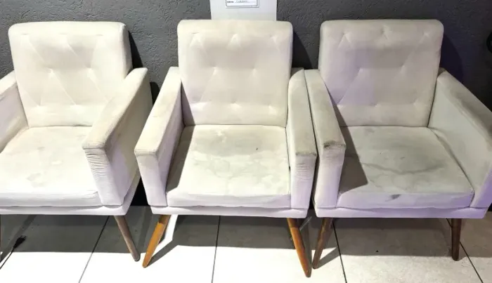 Jogo de poltronas: 2 lugares + 3 poltronas de 1 lugar