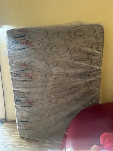 Vendo cama CASAL, 200,00. Com frete, à depende da região.