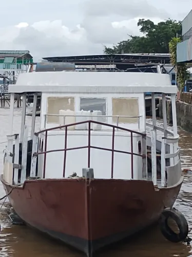 Vende-se barco de mandeira (sem motor)