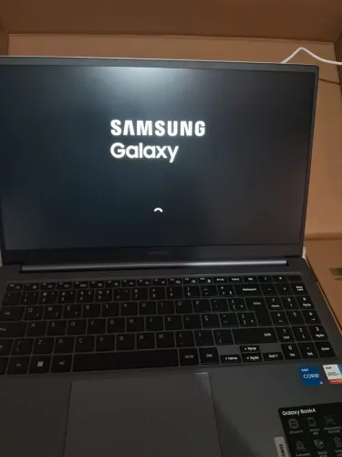 Samsung Galaxy Book4 i5 13ª Ger / 512GB SSD / 8GB RAM (Caixa e Carregador)