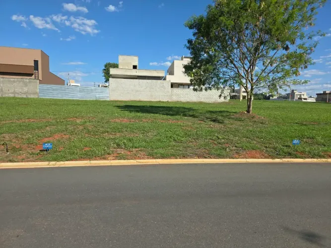 Lote/Terreno para venda com 332 metros quadrados em Jardins Parma - Senador Canedo - Goiás