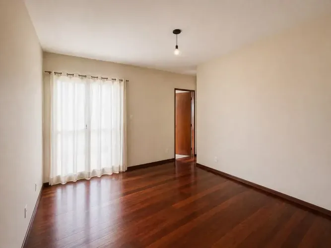 Lindo apartamento no São Mateus com dois quartos e duas varandas e suíte! Prédio com eleva