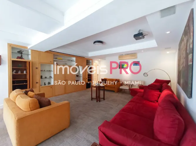 Casa no Brooklin Velho com 680m² piscina, churrasqueira, lindo jardim e 6 vagas.