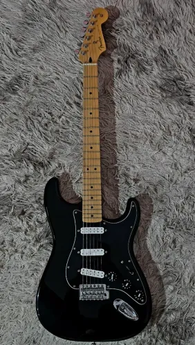 Fender Stratocaster MIM com Seymour Duncan 