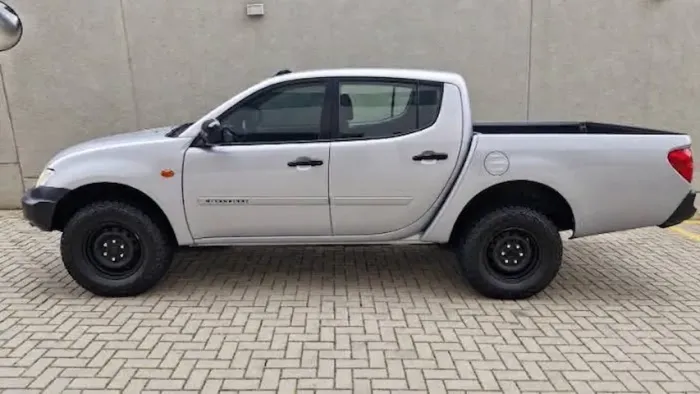 Mitsubishi L200 Triton GLS 3.2 CD TB Int.diesel MEC 2013