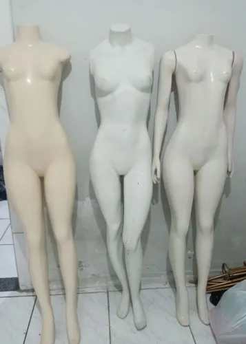 Vendo três manequins semi novo em ótimo estado.
