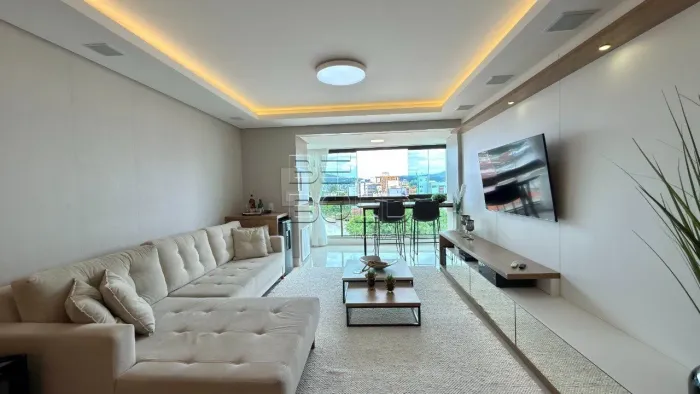 Apartamento 3 dormitórios com vista mar