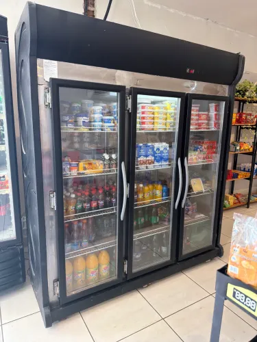Expositor de bebidas 3 portas