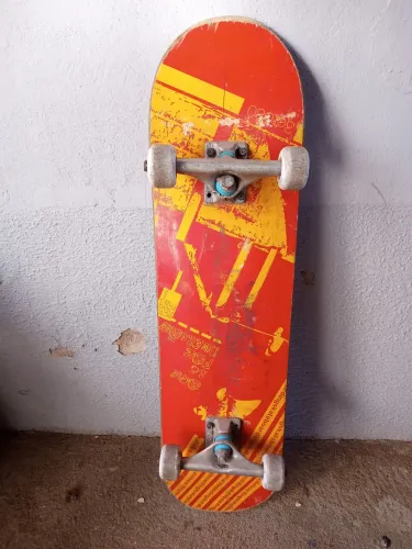 Vende se skate profissional funcionando perfeitamente 