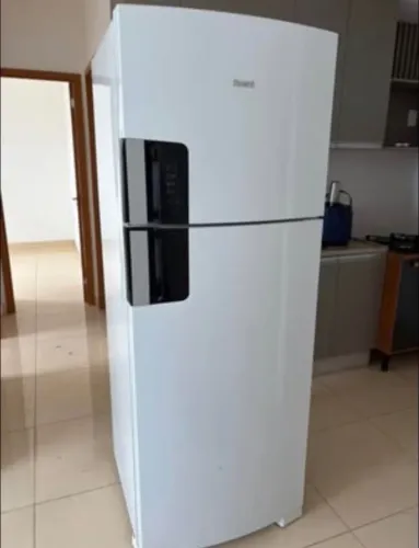 Geladeira Frost Free pouco tempo de uso. Retirar no Vida Azaleias Motivo- Mudança