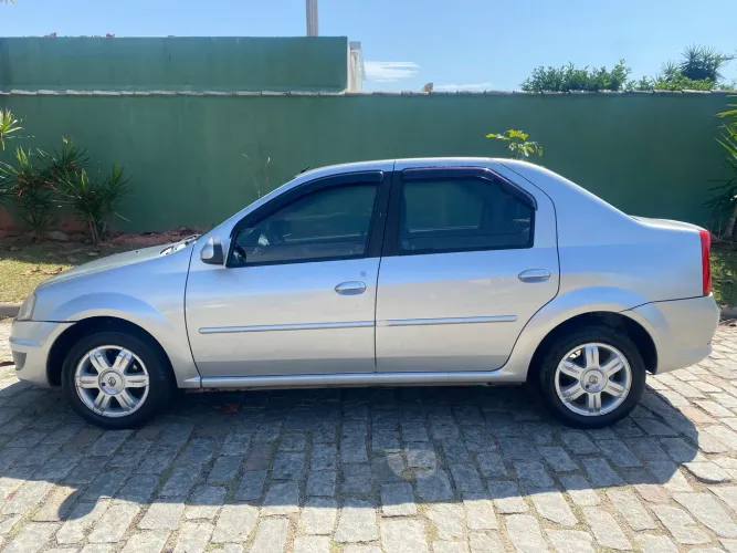 Renault Logan Expression Hi-flex 1.6 16V 4P AUT 2013
