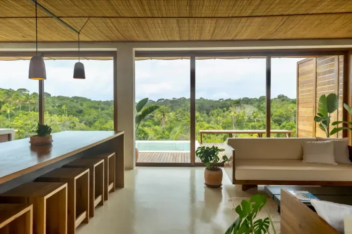 Casa mobiliada em Itacaré | Condomínio fechado, piscina e renda ativa.