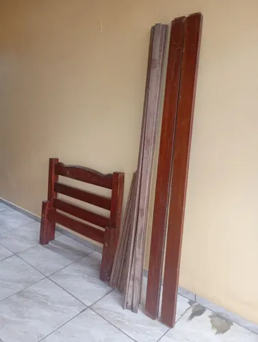 Vendo cama de solteiro com colchão