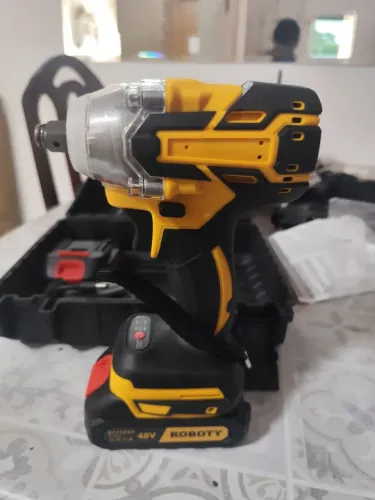 Chave de impacto furadeira e parafusadeira NOVA com 2 baterias 48v c/maleta e acessórios