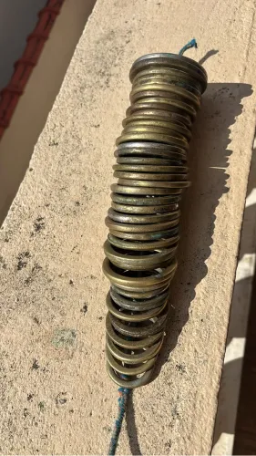 Argola metal amarelo fio reto