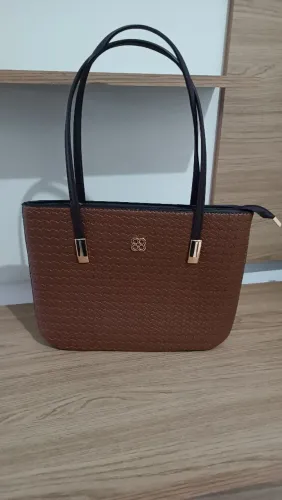 Bolsas e chapéu