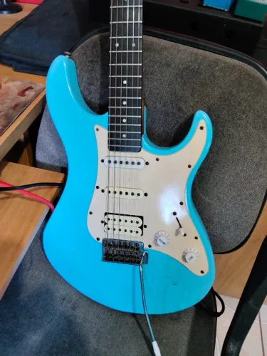 guitarra strato yamaha (pra vender Logo)