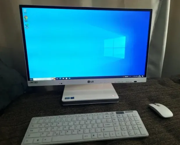 Computador All-in-One LG V320 - Tela 23" Full HD, Intel Core i5 e TV Digital