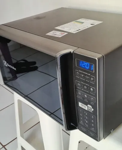Microondas Espelhado Electrolux 27 litros