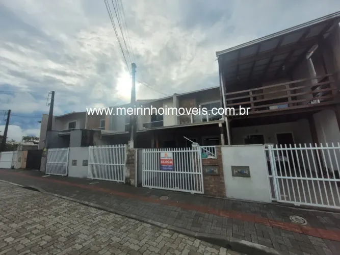 Sobrado Geminado com 2 Dormitórios e Edícula - Vila Nova, Joinville | Meirinho Imóveis