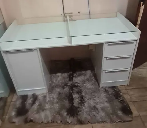 Cômoda 3 gavetas uma porta