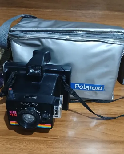 Polaroid anos 70 EE 44  Impecável + Bolsa Original