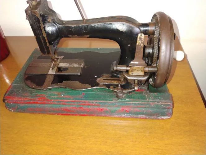 Máquina de costura alemã relíquia - raridade