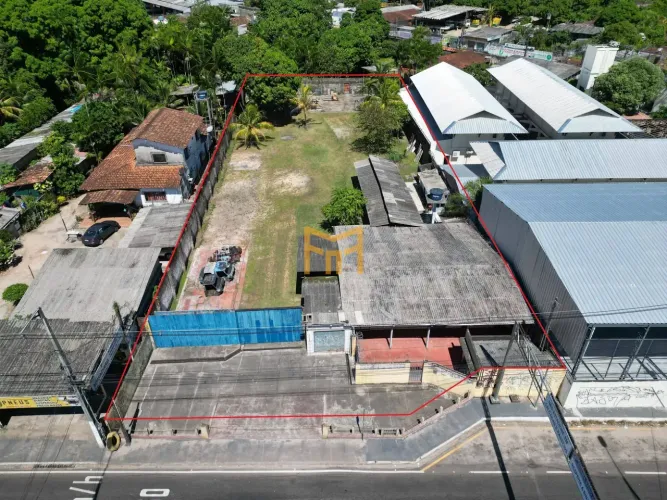 Área com 1.890 m² em plena região comercial da Rodovia Mário Covas