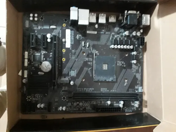 Duas placa mãe para retirada de peças