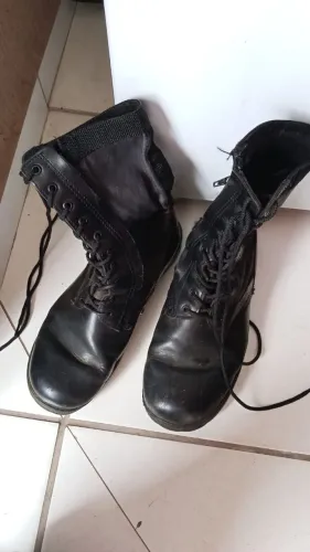 Coturno e bota 42