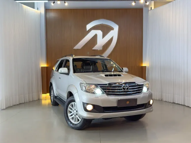 Toyota Hilux SW4 SRV D4-d 4X4 3.0 TDI Dies. AUT 2014