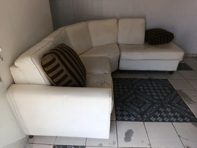 Sofá de Canto em L Grande com Chaise - Usado