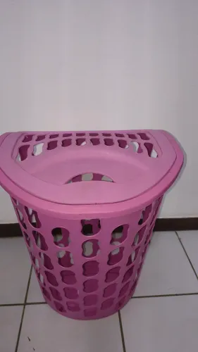 Cesto de Roupa Suja Plástico com Tampa - Rosa