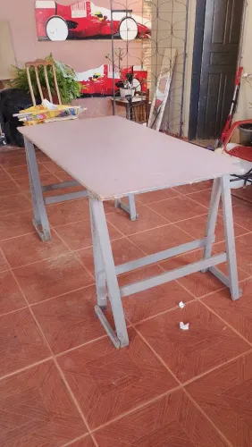 Vendo essa mesa .desmontável.100reais