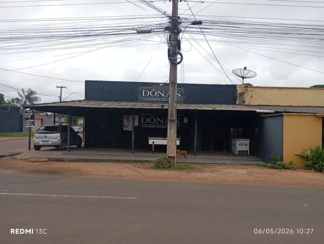 Aluga se ponto comercial de esquina na avenida principal .