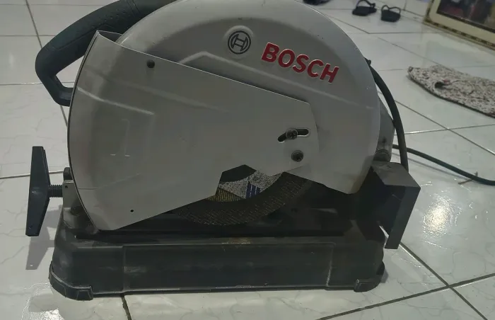 POLICORTE BOSCH GCO 220 À VENDA